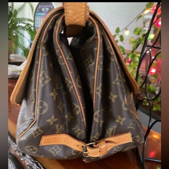 LOUIS VUITTON SAUMUR 35 Monogram Shoulder Bag W/COA - Picture 5 of 15